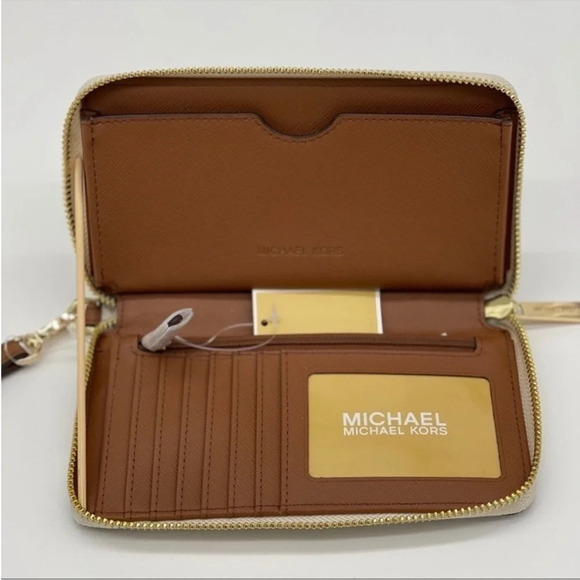 Michael Kors JST LG Flat MF Phone Case
Wallet Vanilla/Brown - Picture 5 of 6